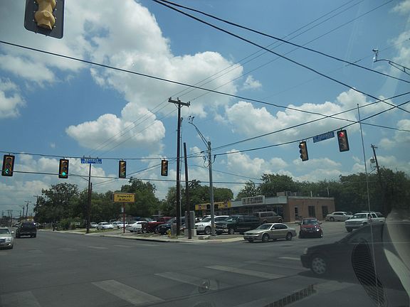 4th image of 762 W Mayfield Blvd