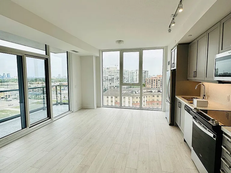 10 Gatineau Dr #1002 — Photo 3