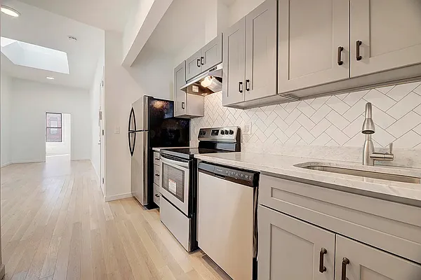 Rented by Dalan Rentals | media 22