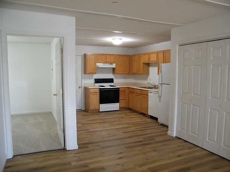 314 E Walnut St — Photo 7