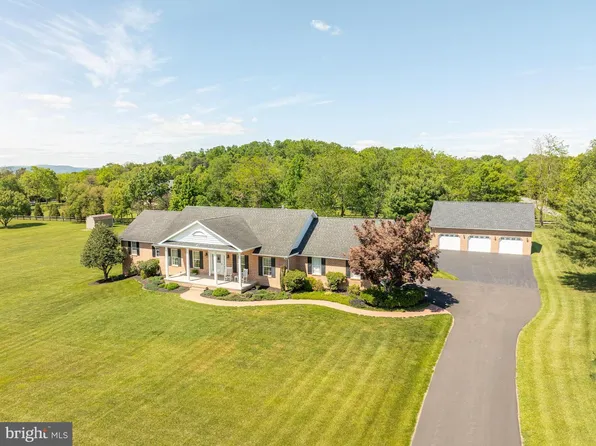 655 Ashton Dr, Falling Waters, WV 25419