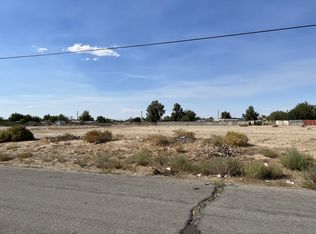 Avenue R2 Drt Vic 101st St, Sun village, CA 93543