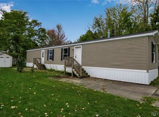 2 Pebbleridge Dr, Medina, NY 14103