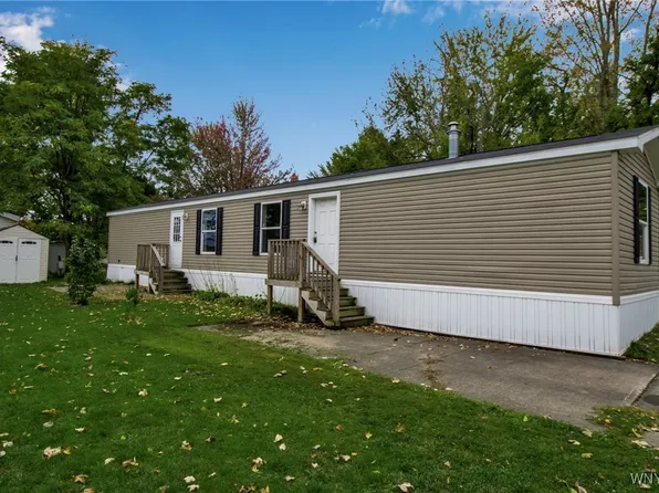 2 Pebbleridge Dr, Medina, NY 14103