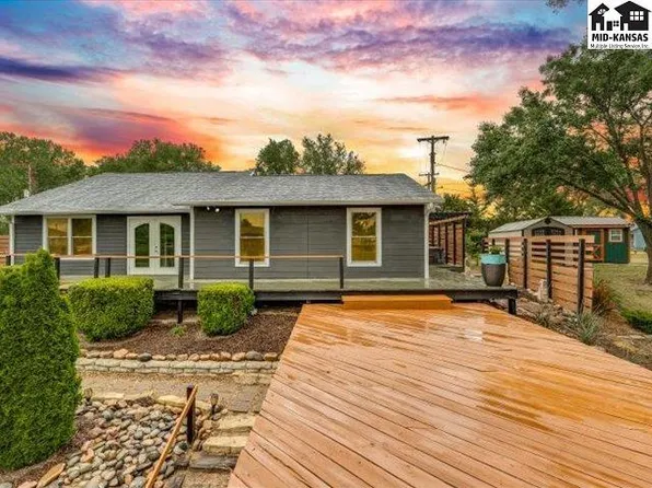 249 Country View Ln, Sterling, KS 67579