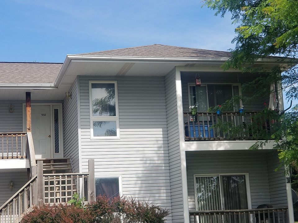 2nd image of 1062 N Cottonwood St
