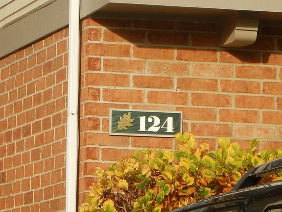 2nd image of 124 White Oak Ct APT 10