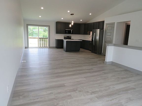 3rd image of 28716 Woodland Heights Dr
