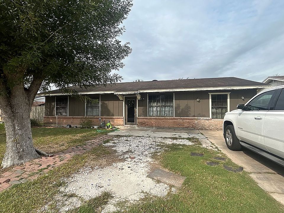 1st image of 135 Leece Dr