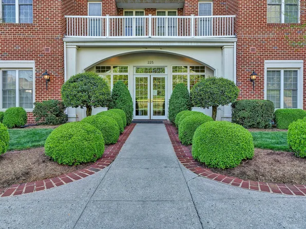 225 23rd St SW APT 205, Roanoke, VA 24014