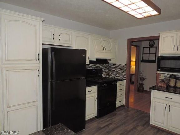 4th image of 1466 Roanoke Ave