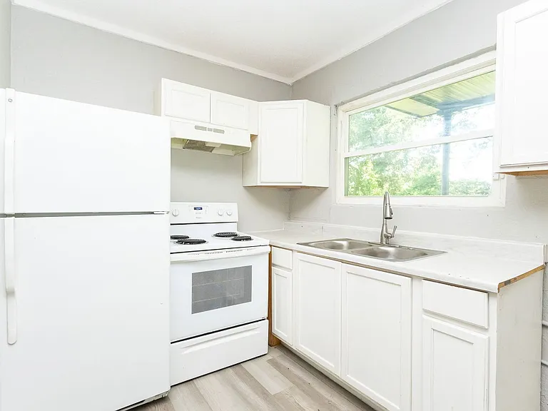 1823 Wilson St #A — Photo 6