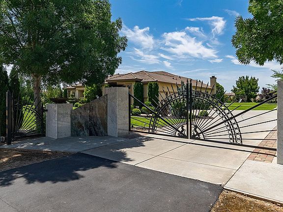 4th image of 12740 Riding Trail Dr