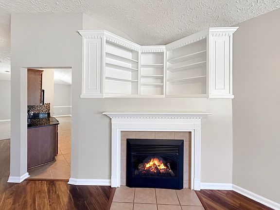 4th image of 2490 Lakeview Dr