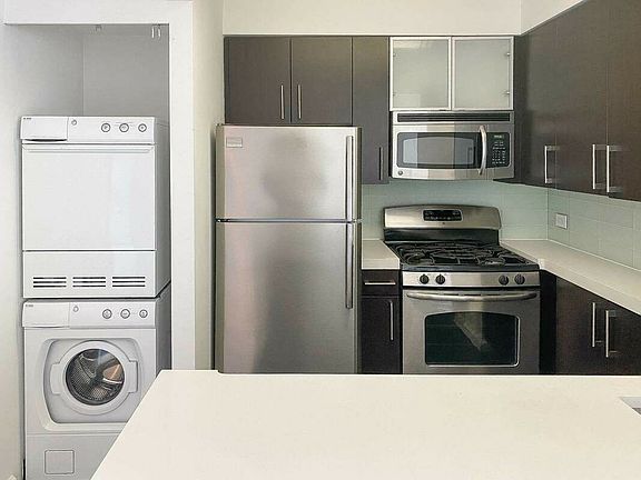 4th image of 350 W 38th St #22H
