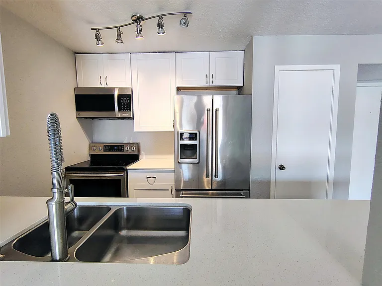 205 Yacht Club Ln #205 — Photo 9