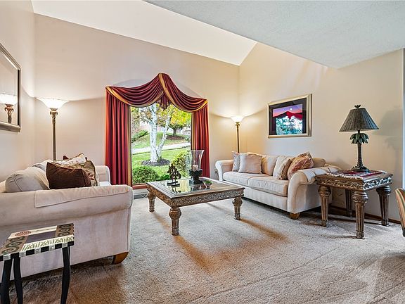 3rd image of 10063 Oakridge Dr