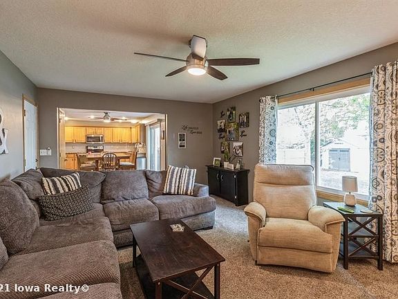 3rd image of 9712 Catalina Dr