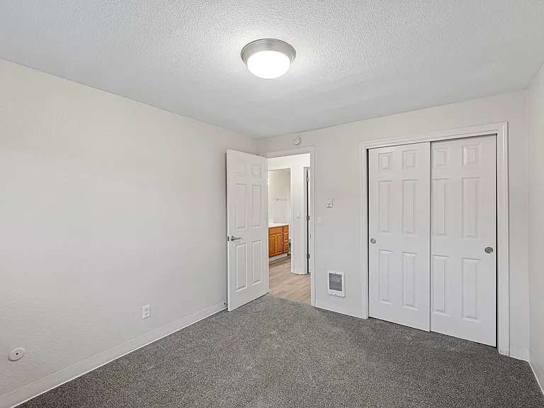Manhattan Apartments - Normandy Park — Photo 37