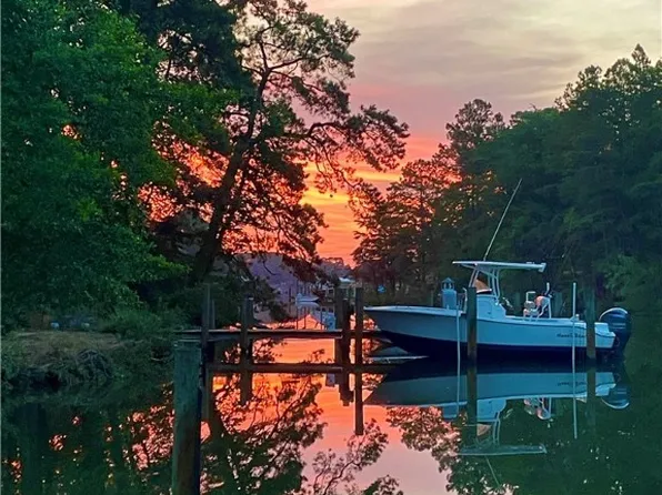 310 Locksley Ln, Reedville, VA 22539