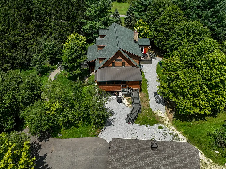 Rustic, private and in the woods!