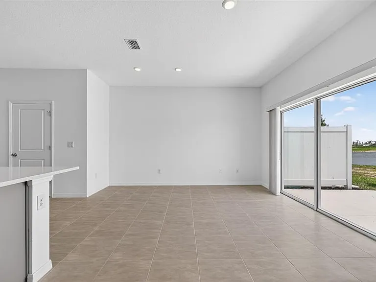 10761 Eclipse St — Photo 18
