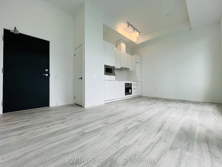 7 Golden Lion Hts #905N — Photo 2