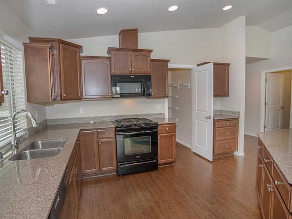5th image of 20089 E Glenbrook Ave