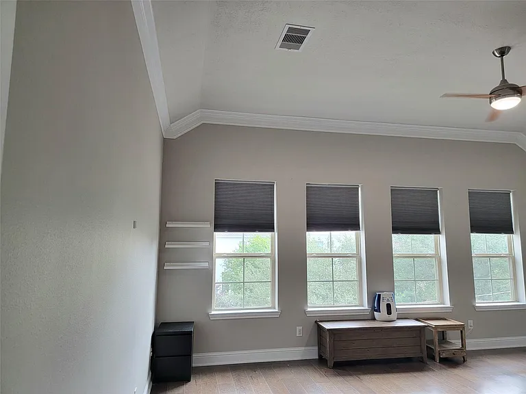 1702 Calumet St — Photo 37