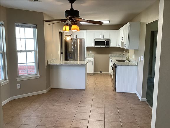 2nd image of 983 W 462nd