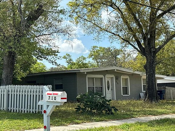 3rd image of 712 W Country Club Dr