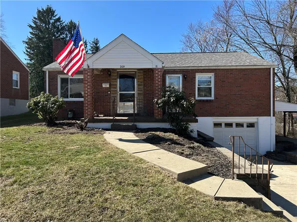 209 Crescent Dr, Lower Burrell, PA 15068