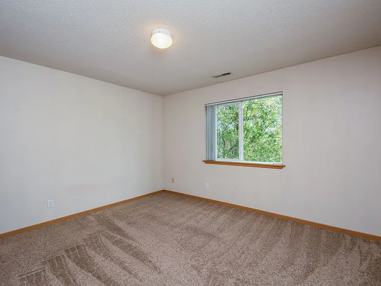 Dickinson Apartments — Photo 7