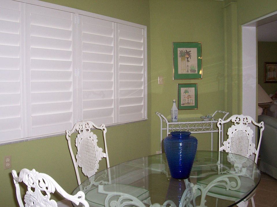 Spacious Dining Room