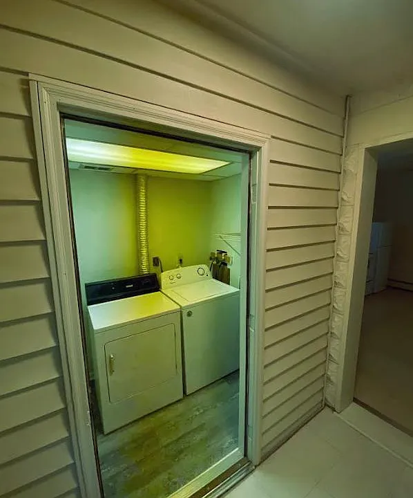 apartment entry with laundry room