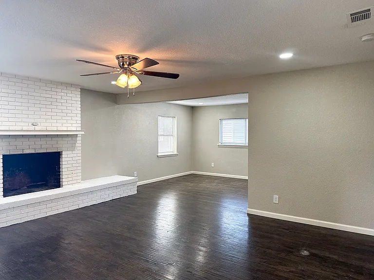 5619 Iowa St — Photo 1
