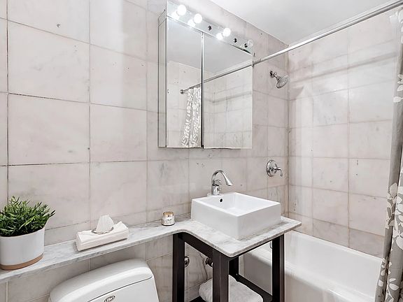 5th image of 115 E 9th St APT 18J