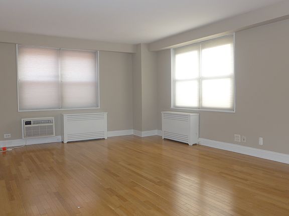 3rd image of 330 Greenwich St