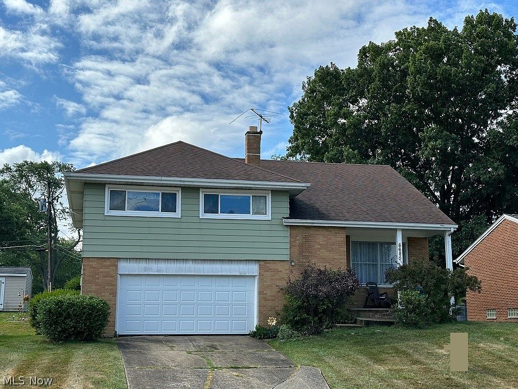 6685 Hollywood Dr, Parma, OH 44129 Zillow