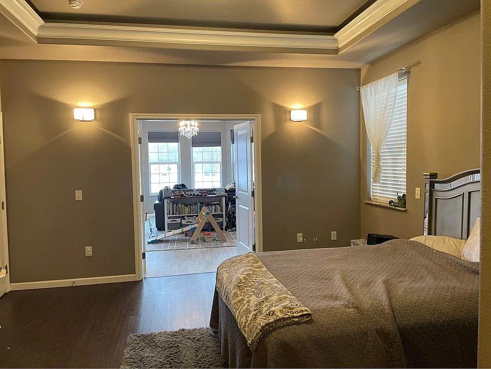 4 bed, 4000 sqft, $4,250 — Photo 2