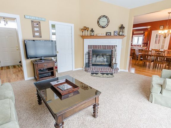 2nd image of 616 Mary Knoll Ln