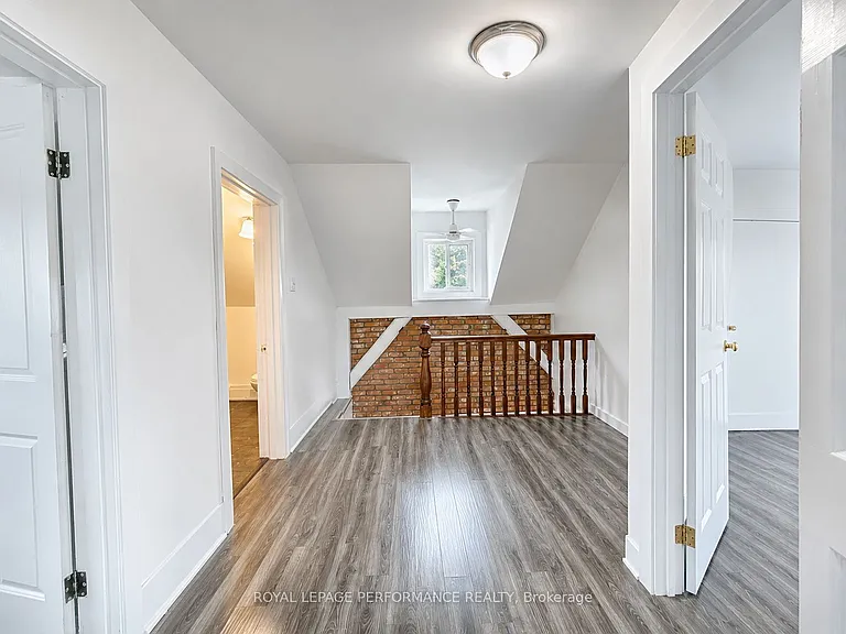 989 King St — Photo 10