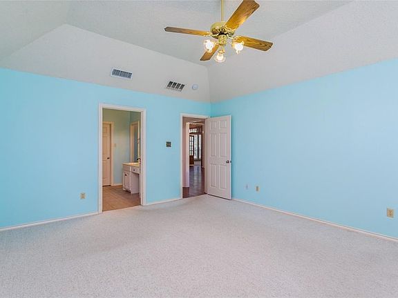 3rd image of 7832 Hidden Oaks Dr