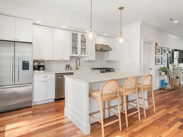 17 Roseclair St APT 4, Dorchester, MA 02125