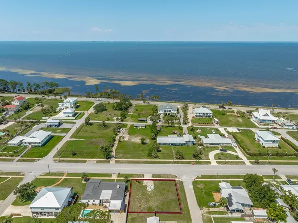 1301 Monument Ave, Port Saint Joe, FL 32456