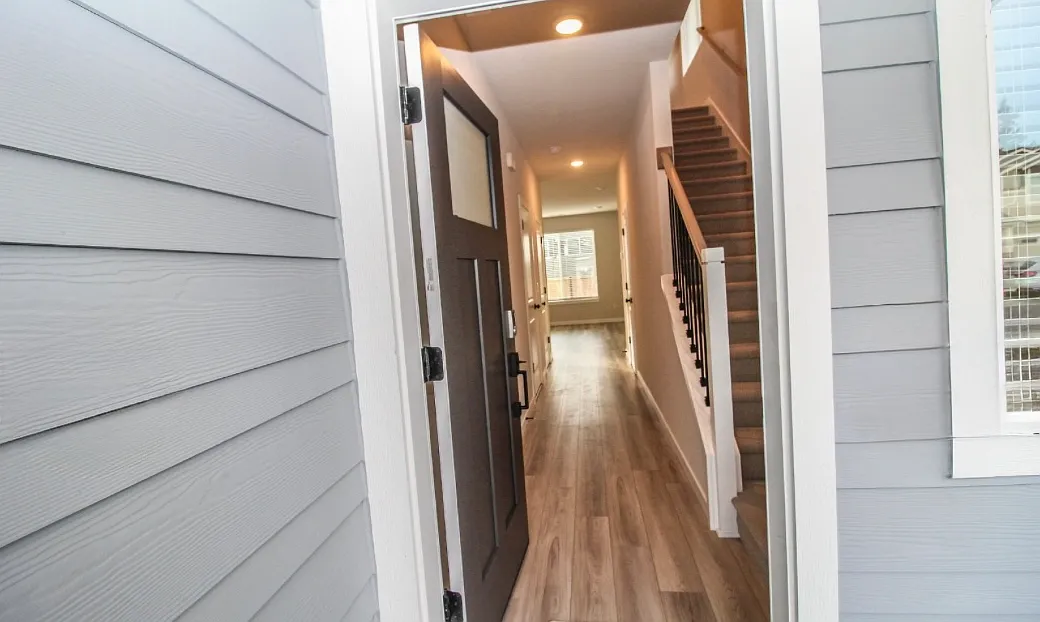 3 bed, 2.5 bath, 1959 sqft, $3,249 — Photo 4