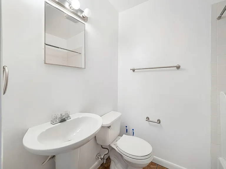319 I St NE — Photo 18