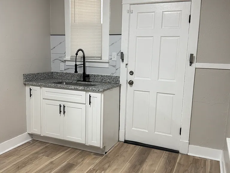 4015 Oakwood Ave — Photo 13