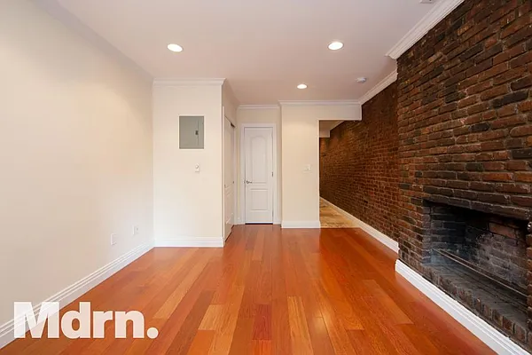 Rented by Mdrn Residential | media 4