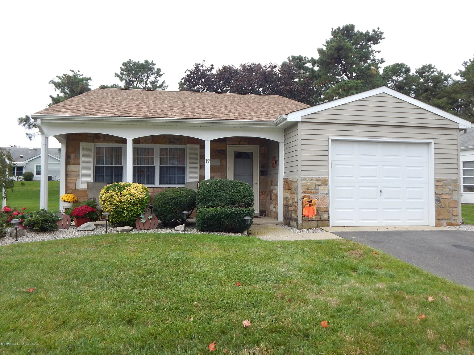 19 Banbury Ave photo 1